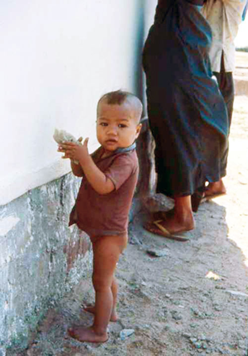 20. Phan Rang MED Call. Photo by: SSgt John Achelpohl. 1966.