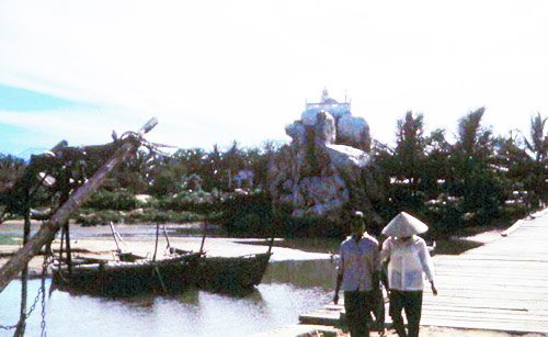 3. Phan Rang Seaside. Photo by: SSgt John Achelpohl. 1966.