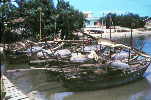 4. Phan Rang Seaside. Photo by: SSgt John Achelpohl. 1966.