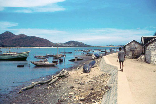 16. Phan Rang Seaside. Photo by: SSgt John Achelpohl. 1966.