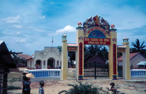 15. Phan Rang Joint Town Patrol. Photo by: SSgt John Achelpohl. 1966.