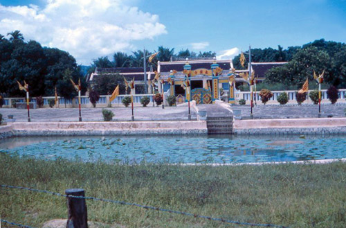 16. Phan Rang Joint Town Patrol. Photo by: SSgt John Achelpohl. 1966. 