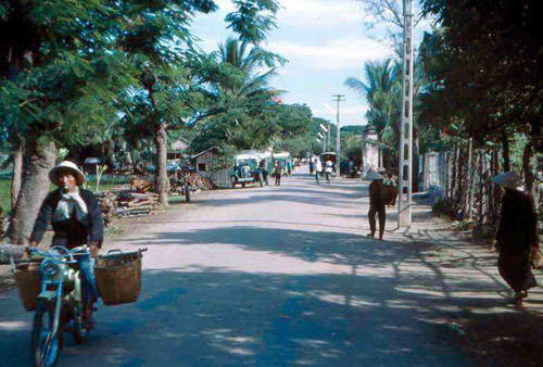 35. Phan Rang Joint Town Patrol. Market Photo by: SSgt John Achelpohl. 1966.